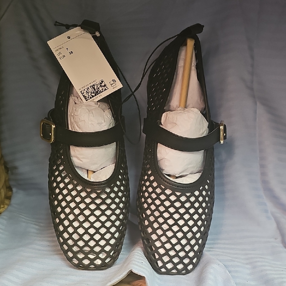H&M Black and White Flats - Picture 4 of 7